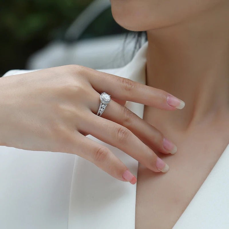 Charmsolo 1ct VVS1 Moissanite Prong Setting 925 Sterling Silver Geometric Ring for Women | R13361