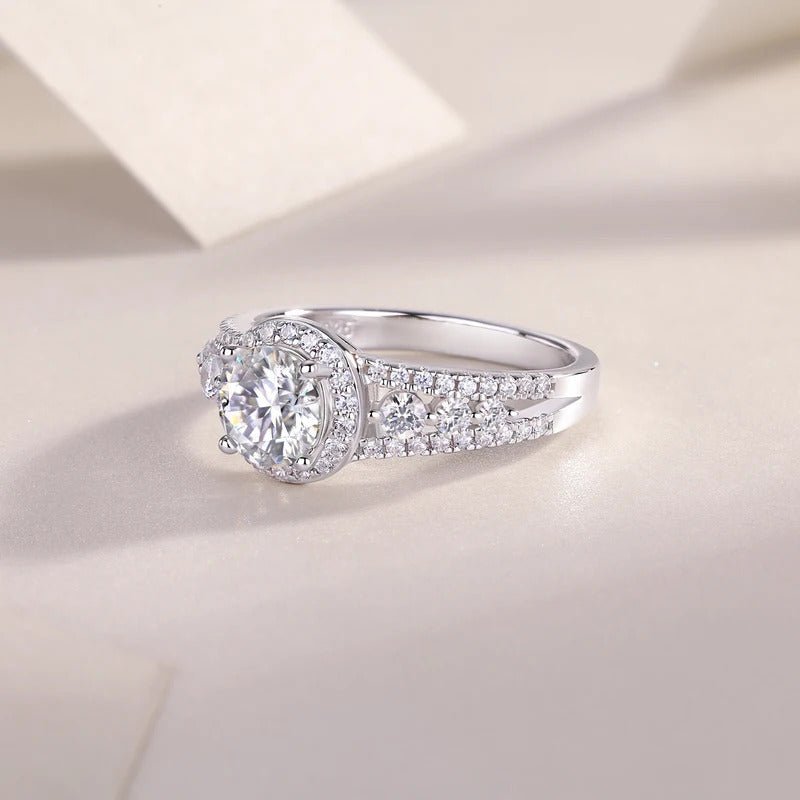 Charmsolo 1ct VVS1 Moissanite Prong Setting 925 Sterling Silver Geometric Ring for Women | R13361