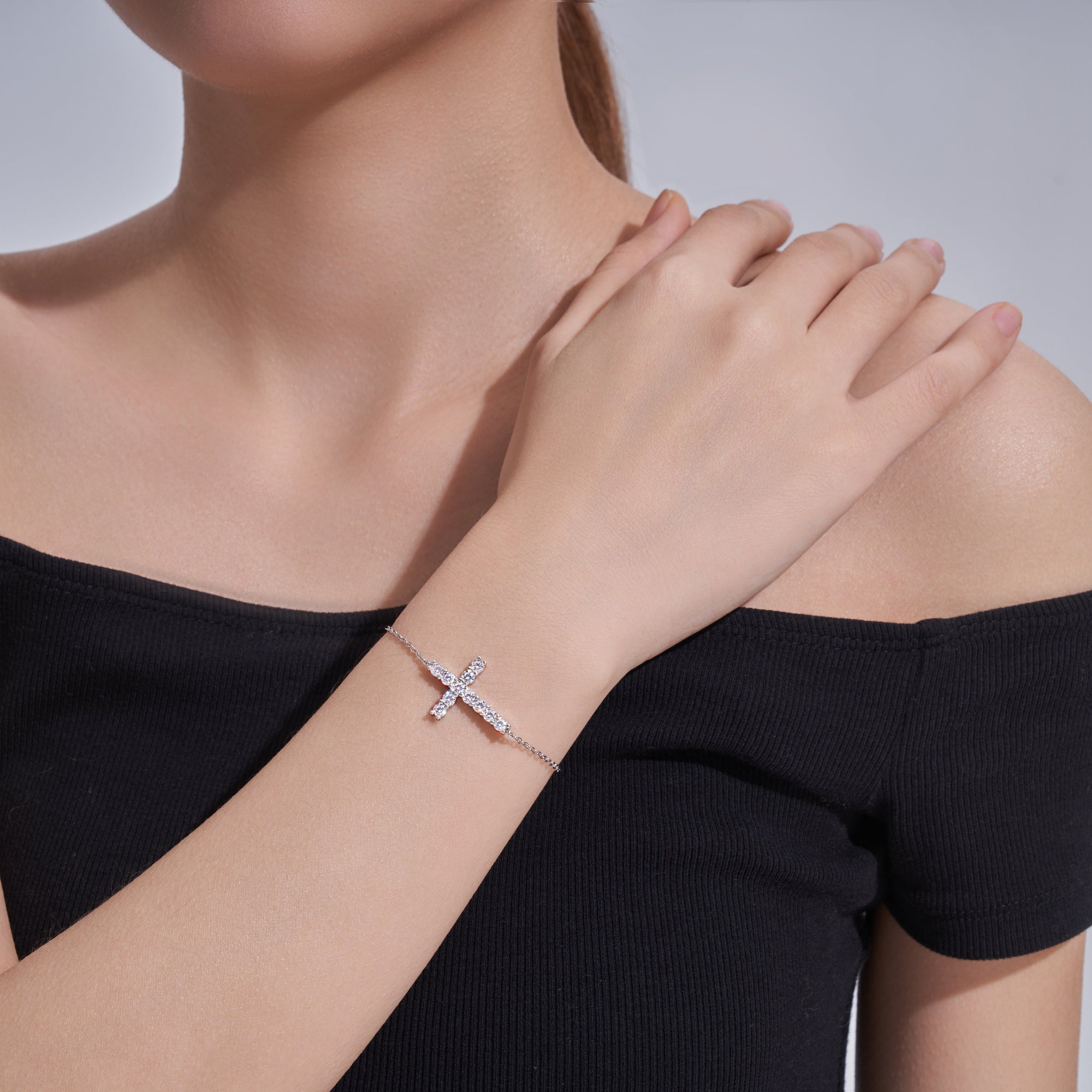 Charmsolo 925 Sterling Silver Cross Bracelet with Moissanite – 18K White Gold Plated | L17246
