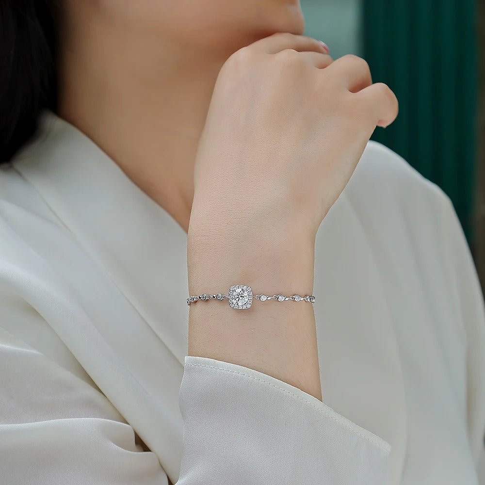 Moissanite Sparkling O Chain Pendant Necklace | 925 Silver 18K Gold Plated | 2 VVS1 D Color Stones