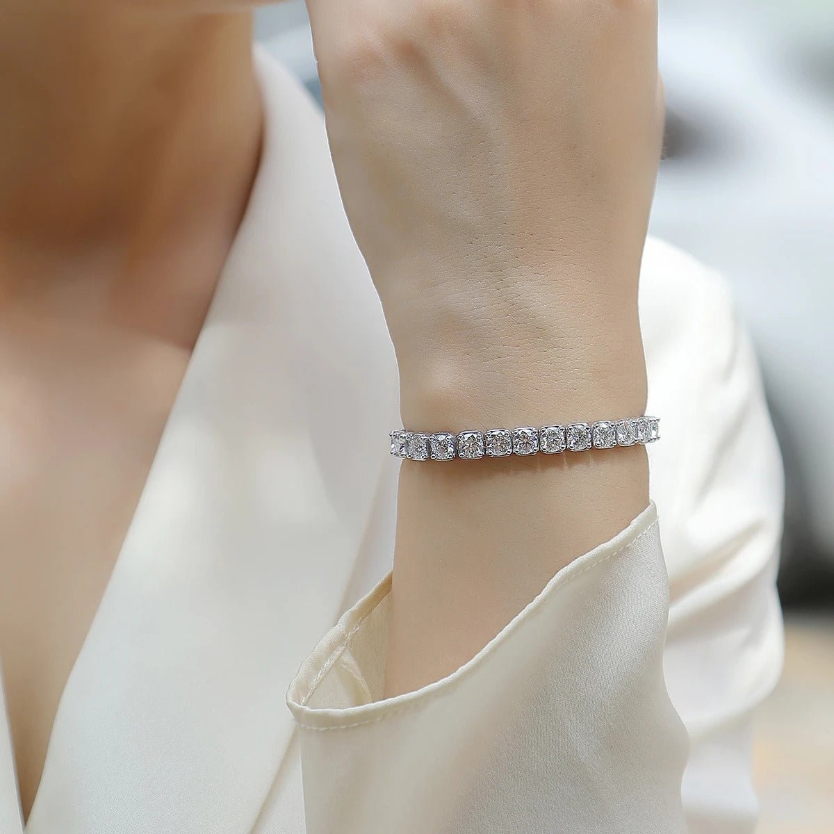 Moissanite Tennis Bracelet | S925 Silver 18K Gold Plated | 18 × 0.5ct VVS1 D-Color | Adjustable 14–20cm | GRA | Charmsolo