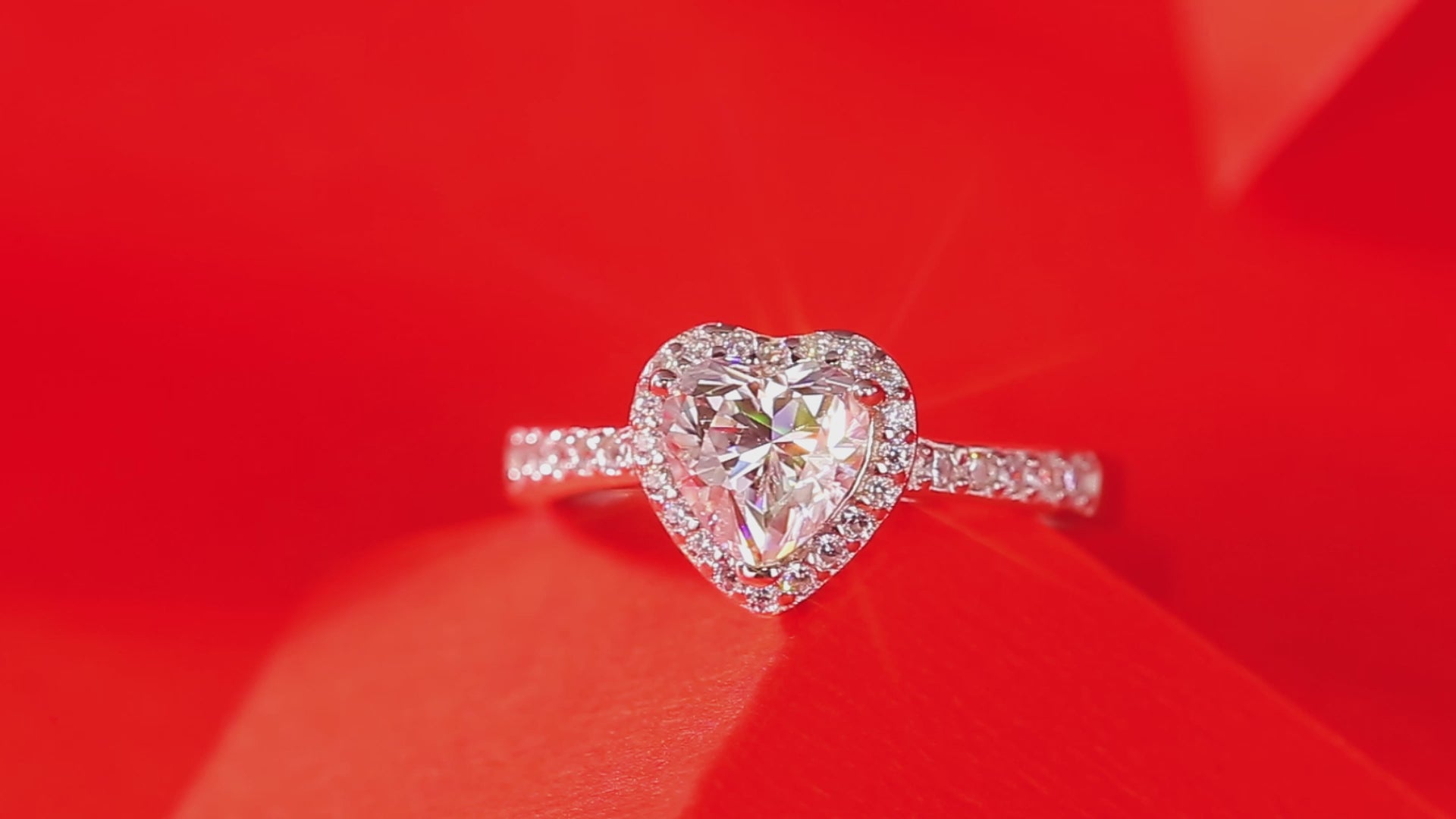 Heart Moissanite Engagement Ring | 1ct 3EX Cut | S925 Silver Halo | GRA Certified